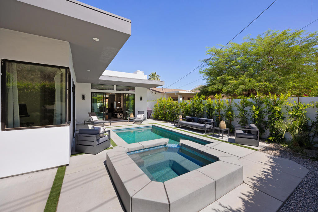 52085 Avenida Cortez