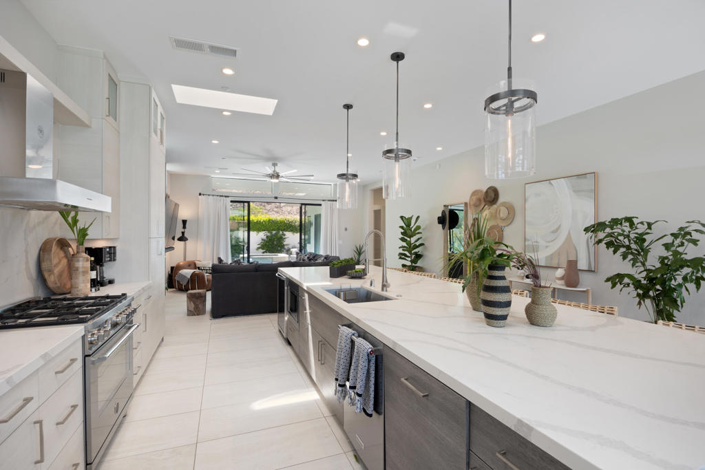 52085 Avenida Cortez