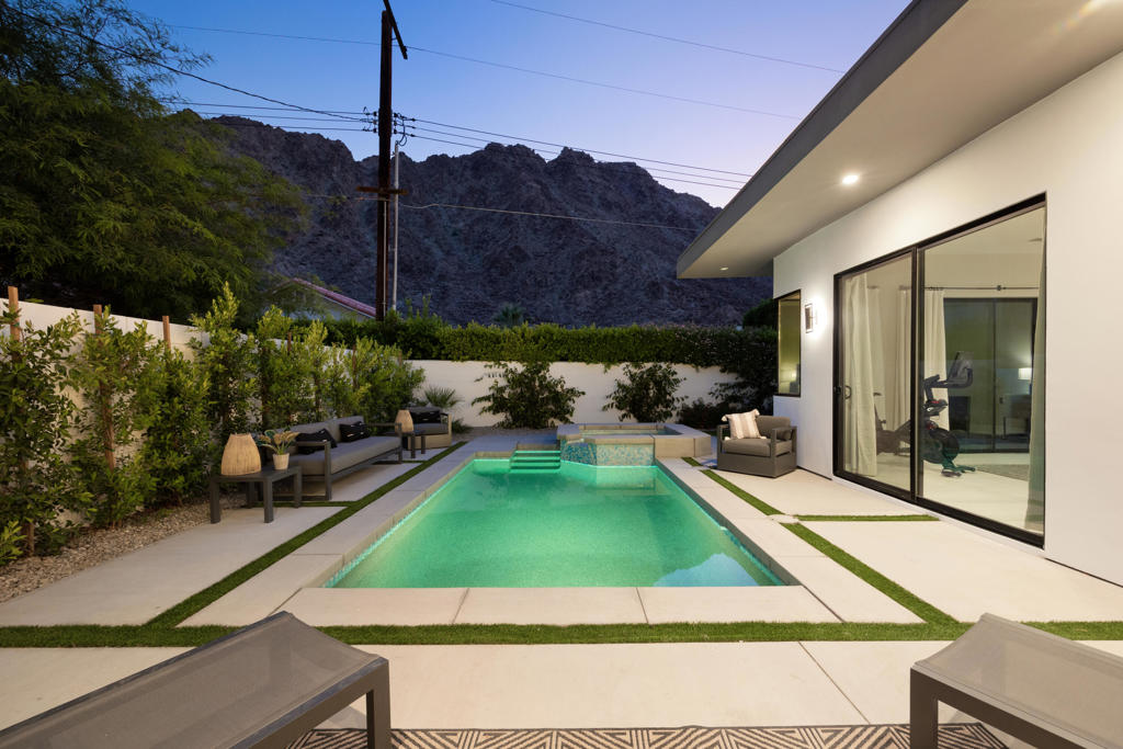 52085 Avenida Cortez