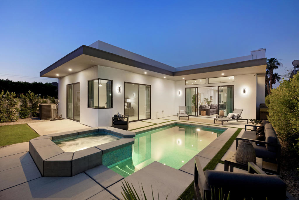 52085 Avenida Cortez