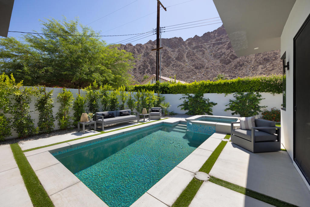 52085 Avenida Cortez