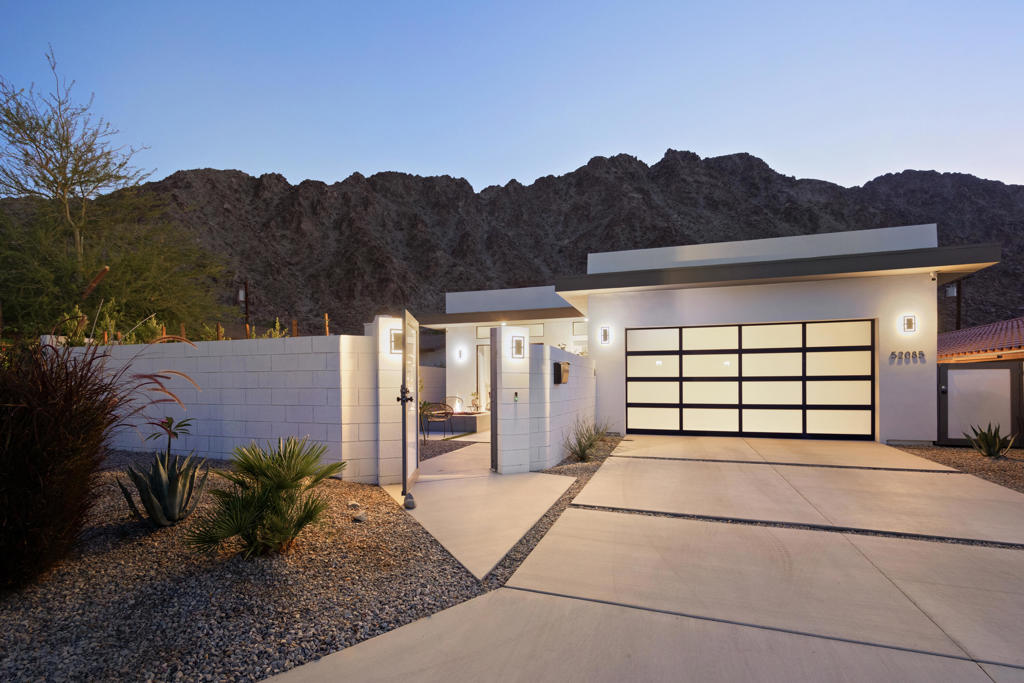 52085 Avenida Cortez