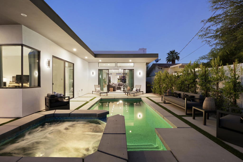 52085 Avenida Cortez