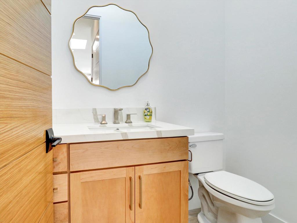 52120 Avenida Alvarado