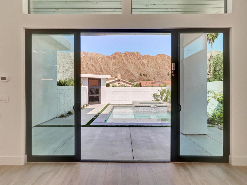 52120 Avenida Alvarado