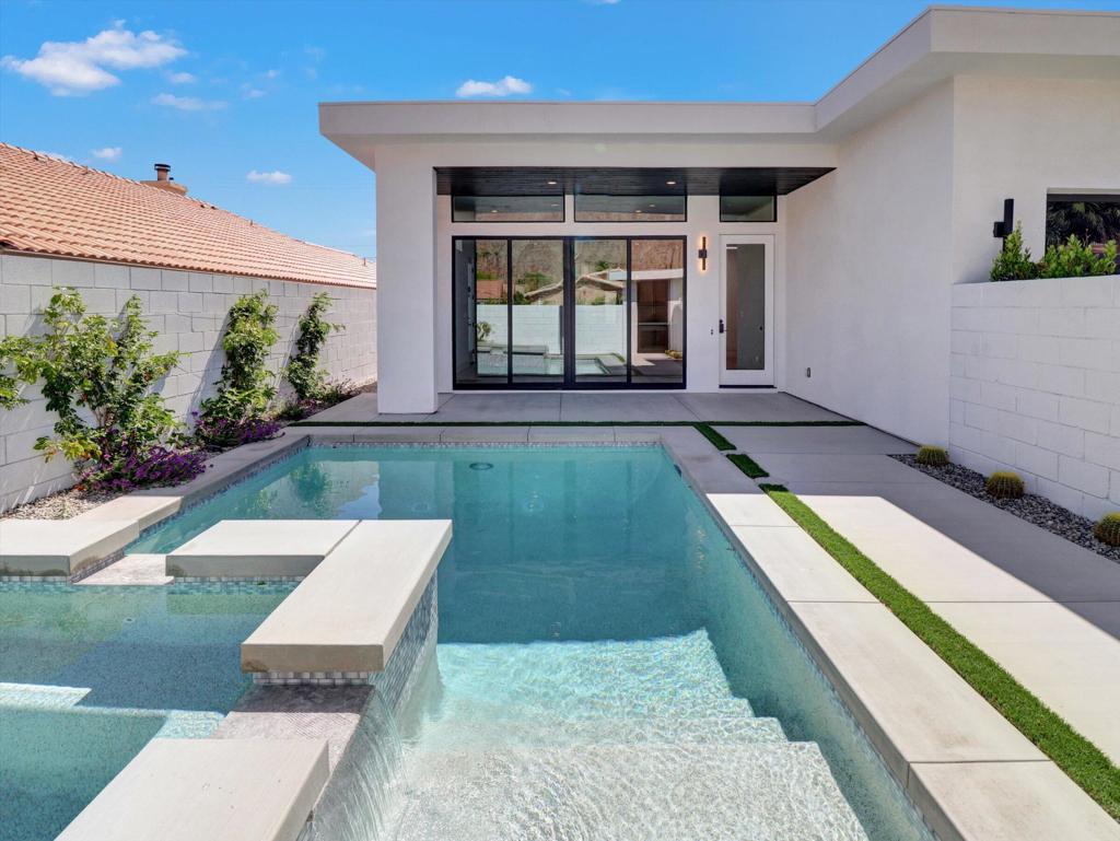 52120 Avenida Alvarado