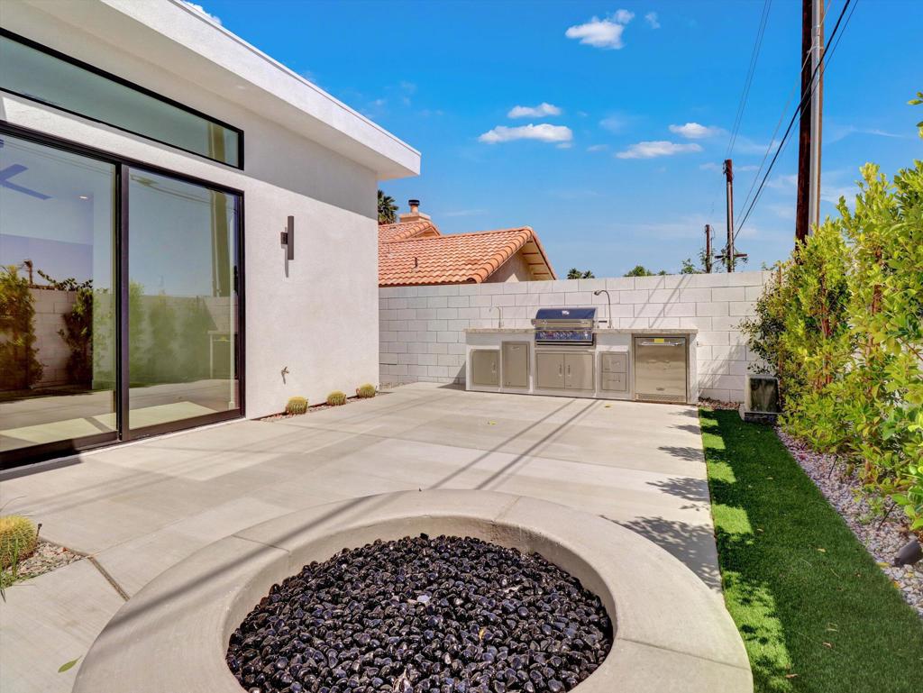 52120 Avenida Alvarado