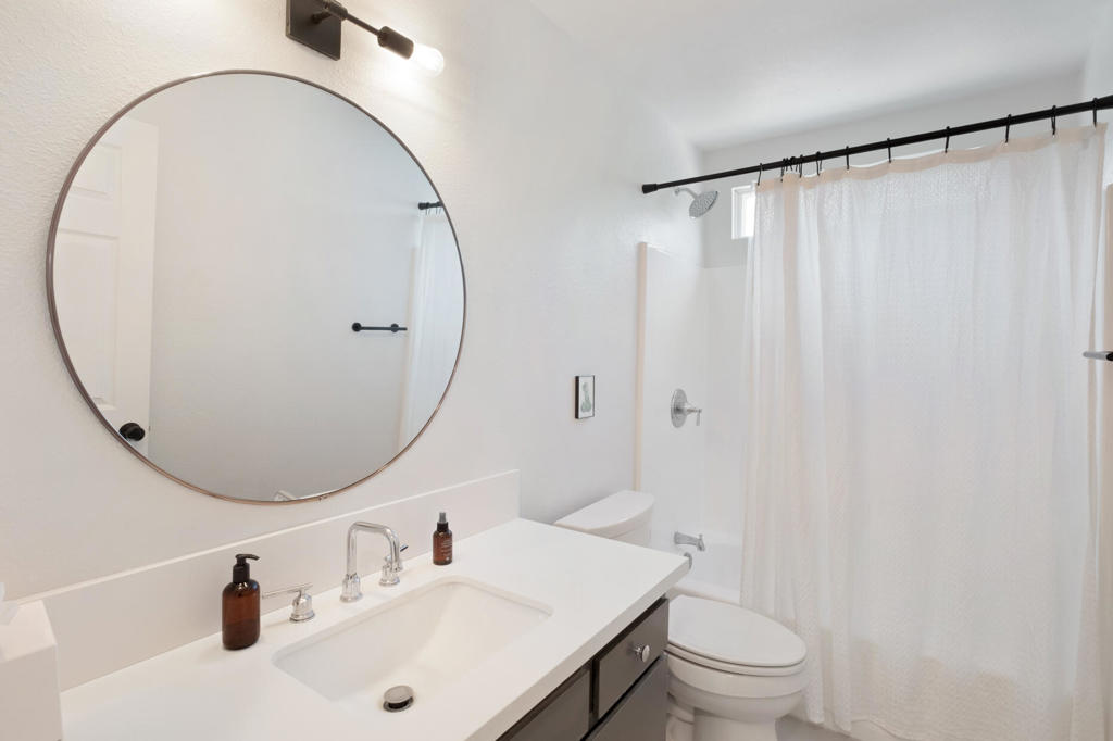 53560 Avenida Herrera