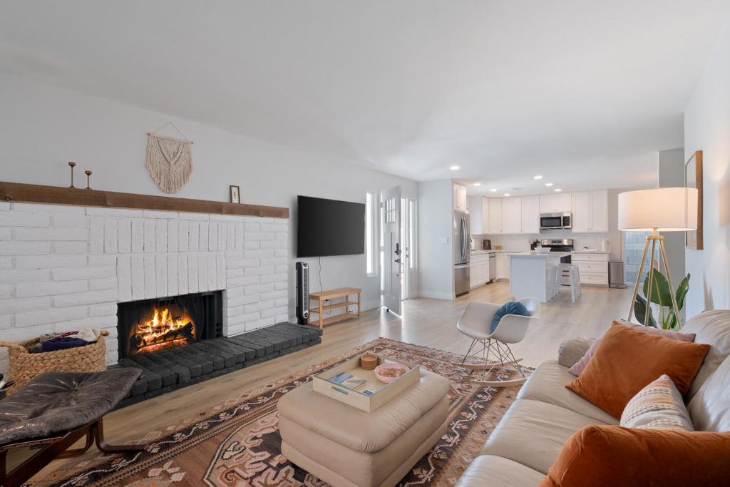 53560 Avenida Herrera