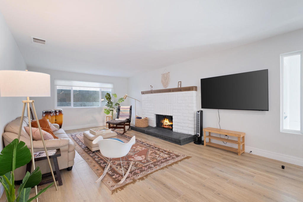 53560 Avenida Herrera