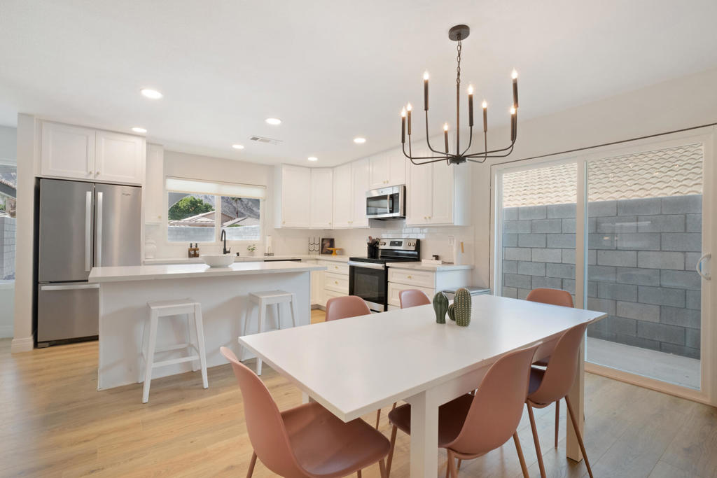 53560 Avenida Herrera