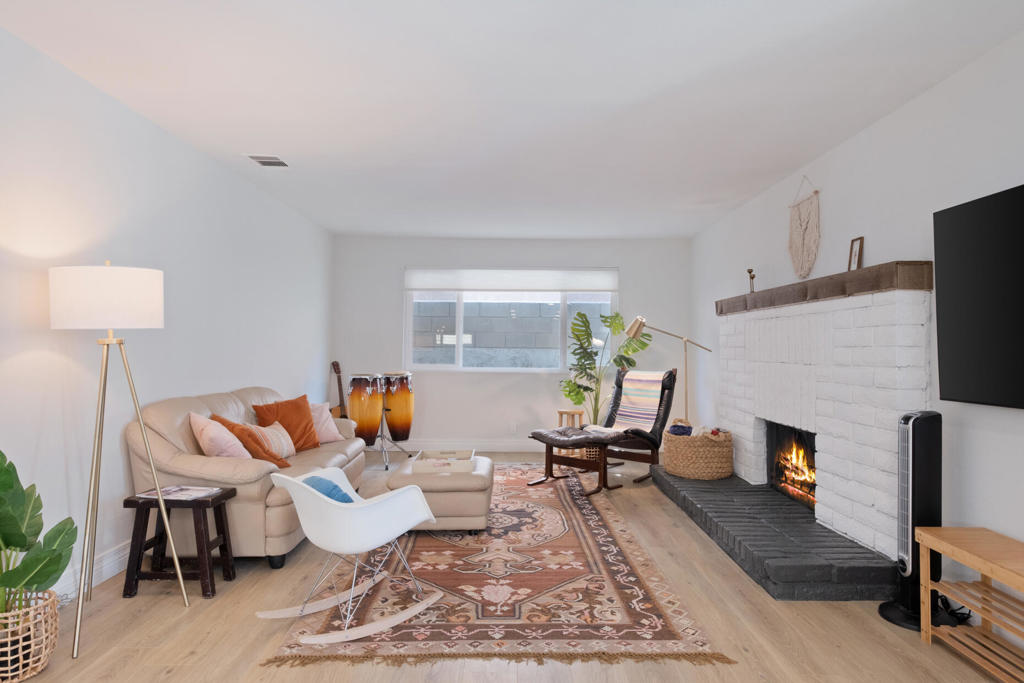 53560 Avenida Herrera