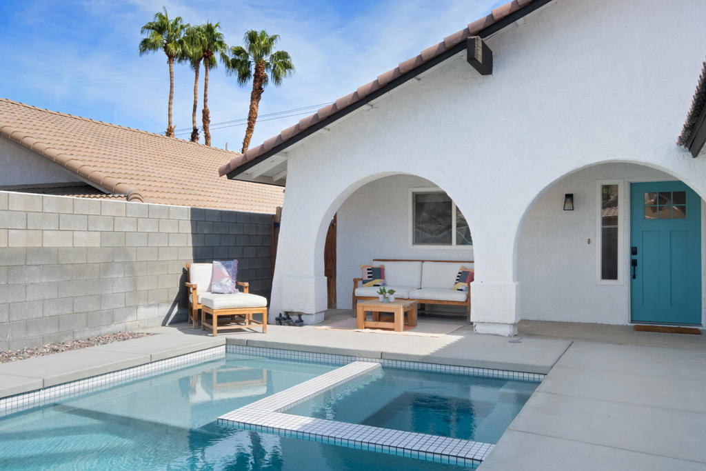 53560 Avenida Herrera