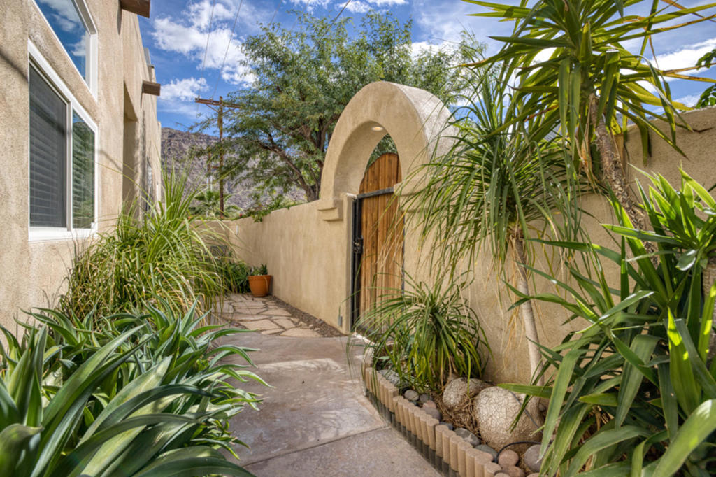 53740 Avenida Navarro