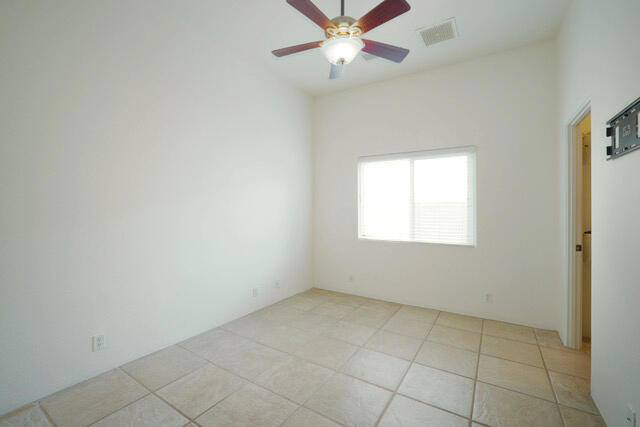 53740 Avenida Navarro