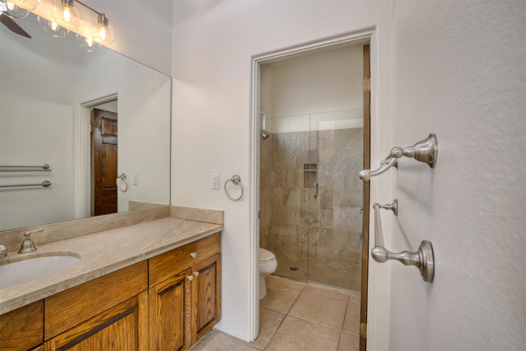 53740 Avenida Navarro