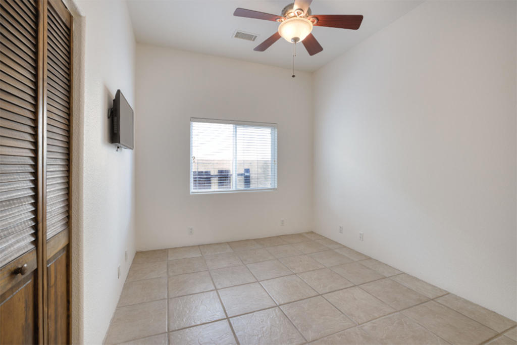 53740 Avenida Navarro