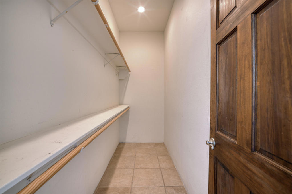 53740 Avenida Navarro