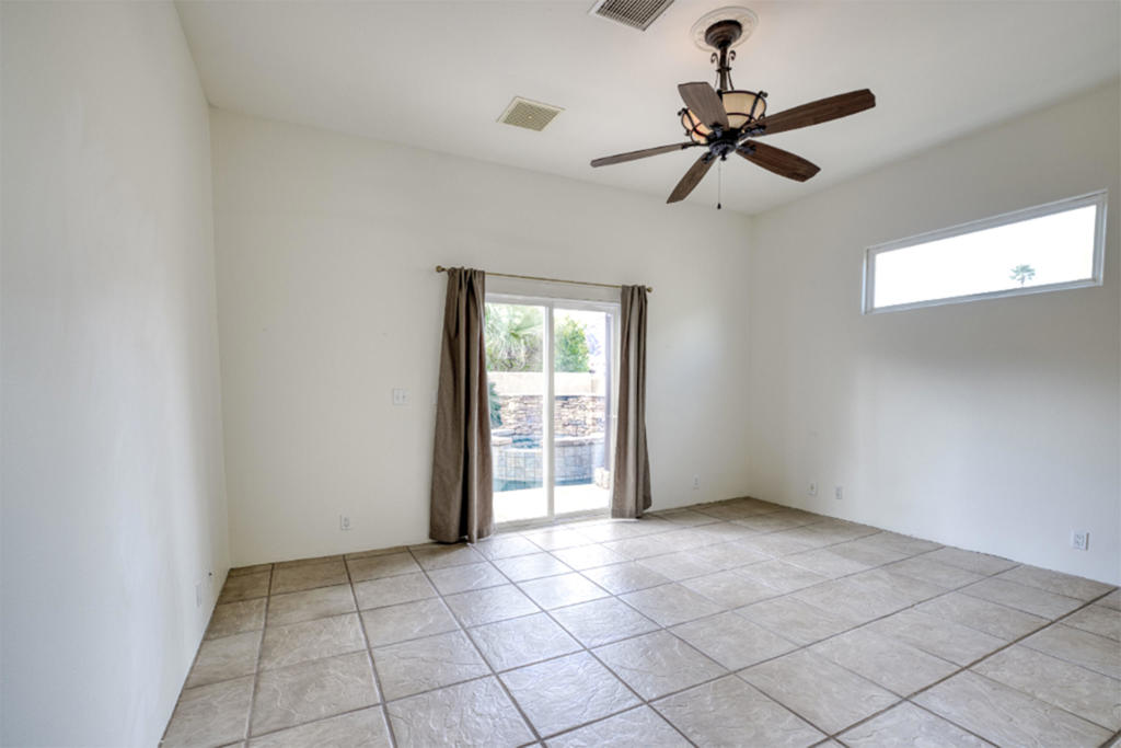 53740 Avenida Navarro