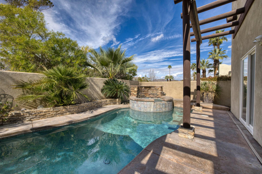 53740 Avenida Navarro