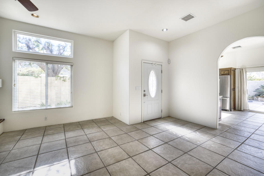 53740 Avenida Navarro