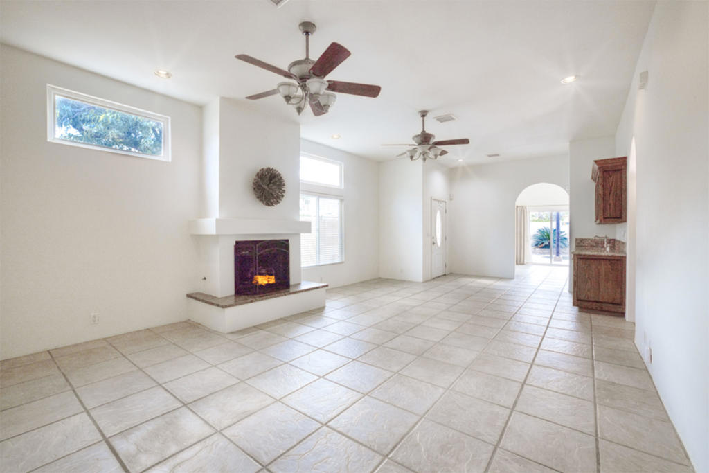 53740 Avenida Navarro