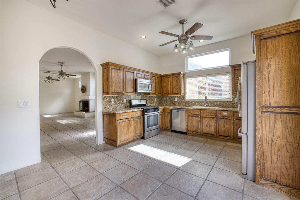 53740 Avenida Navarro