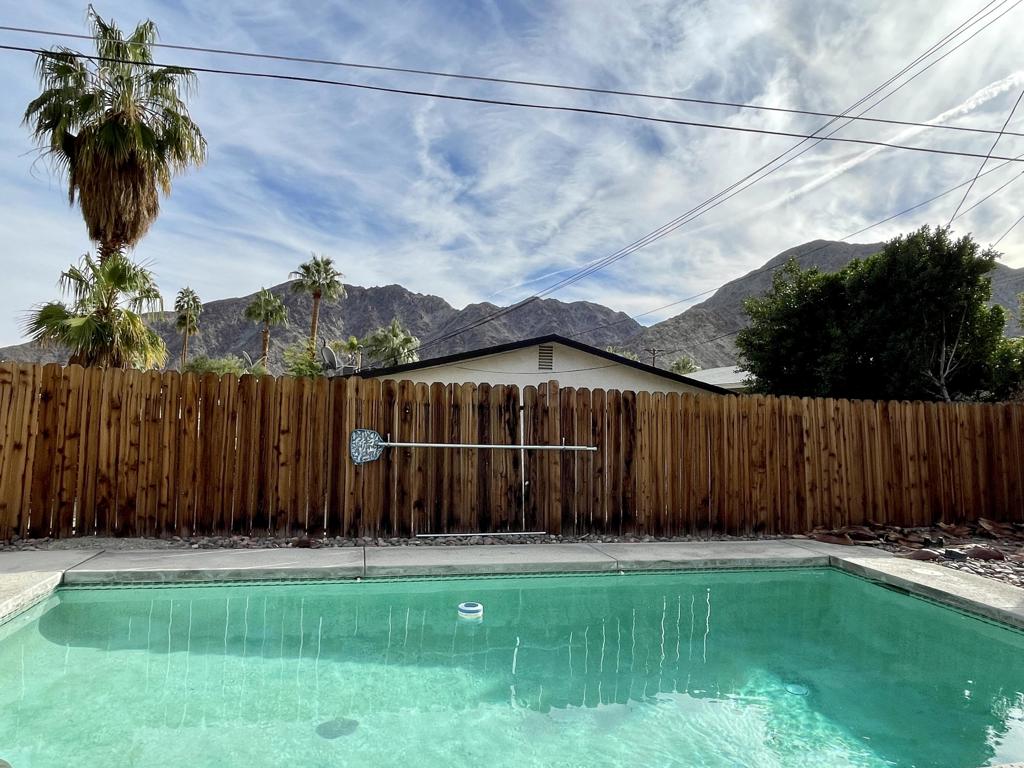 53910 Avenida Herrera