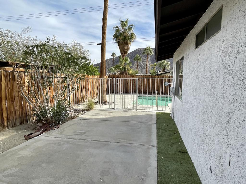 53910 Avenida Herrera