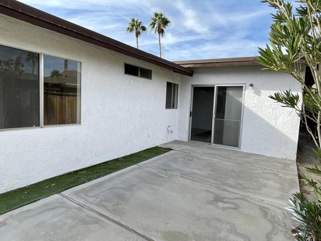 53910 Avenida Herrera