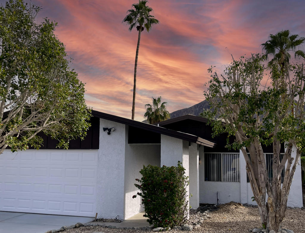 53910 Avenida Herrera