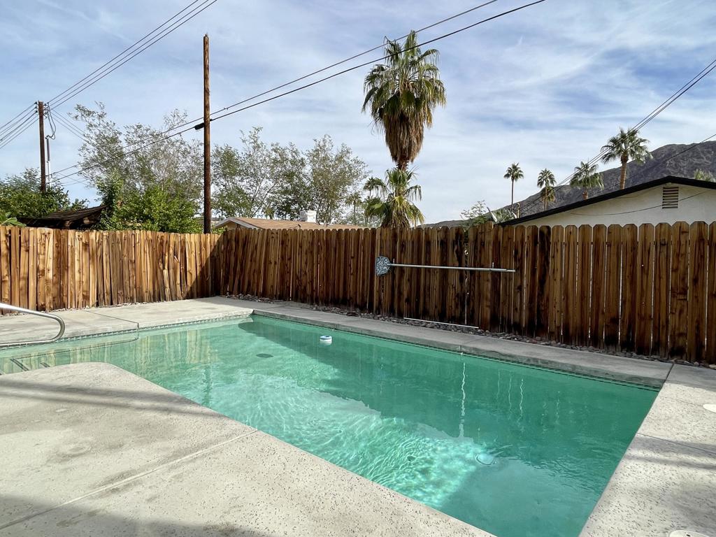 53910 Avenida Herrera