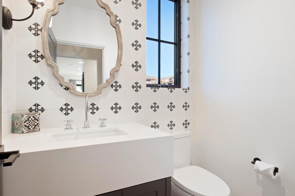 53725 Avenida Alvarado