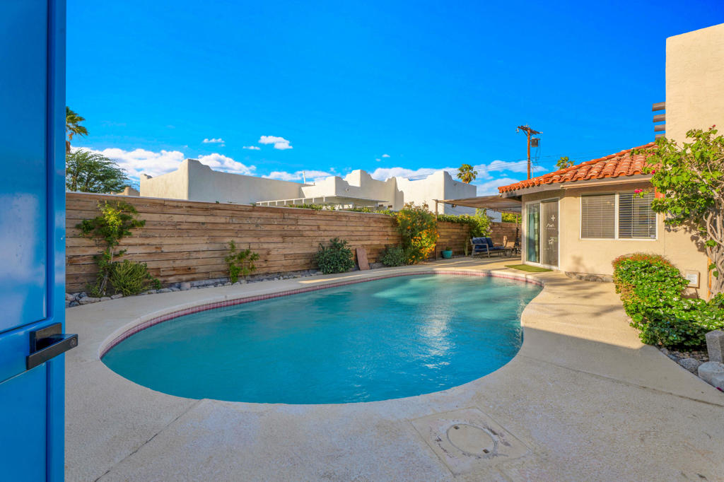 52420 Avenida Juarez