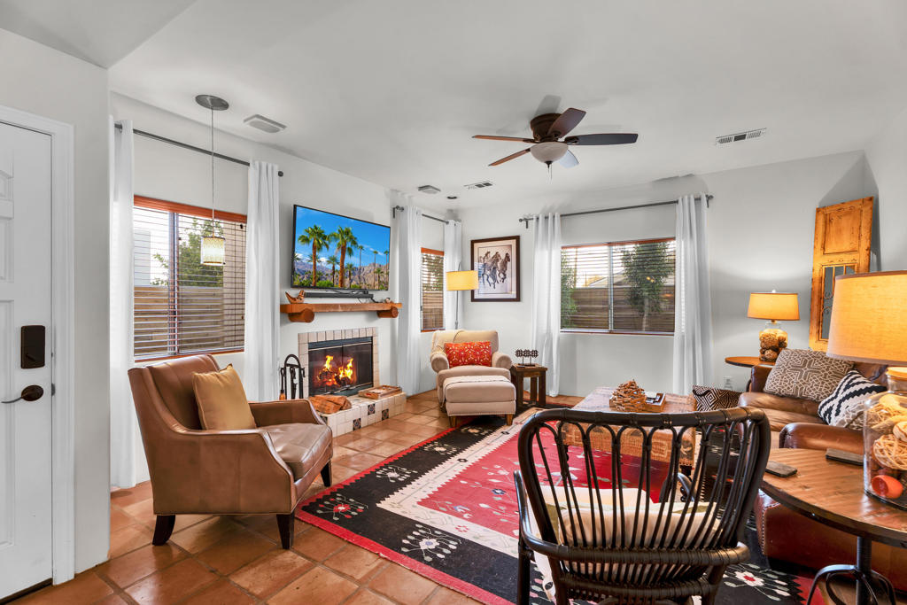 52420 Avenida Juarez