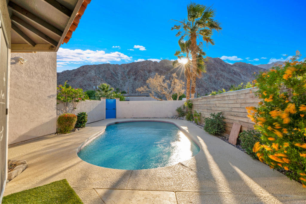 52420 Avenida Juarez