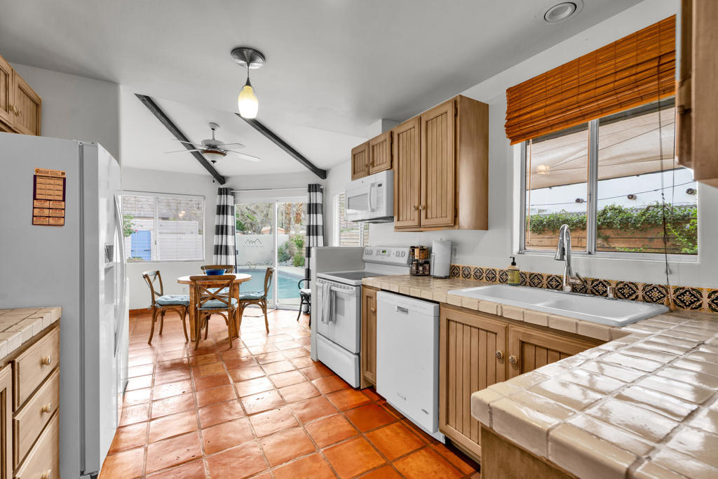 52420 Avenida Juarez