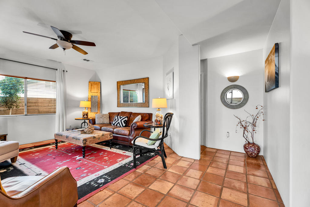 52420 Avenida Juarez