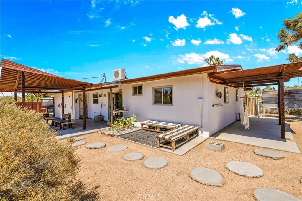 7638 Dumosa Avenue