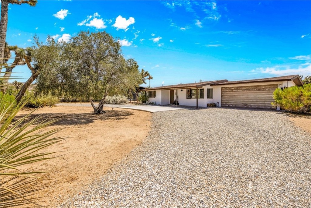 7638 Dumosa Avenue
