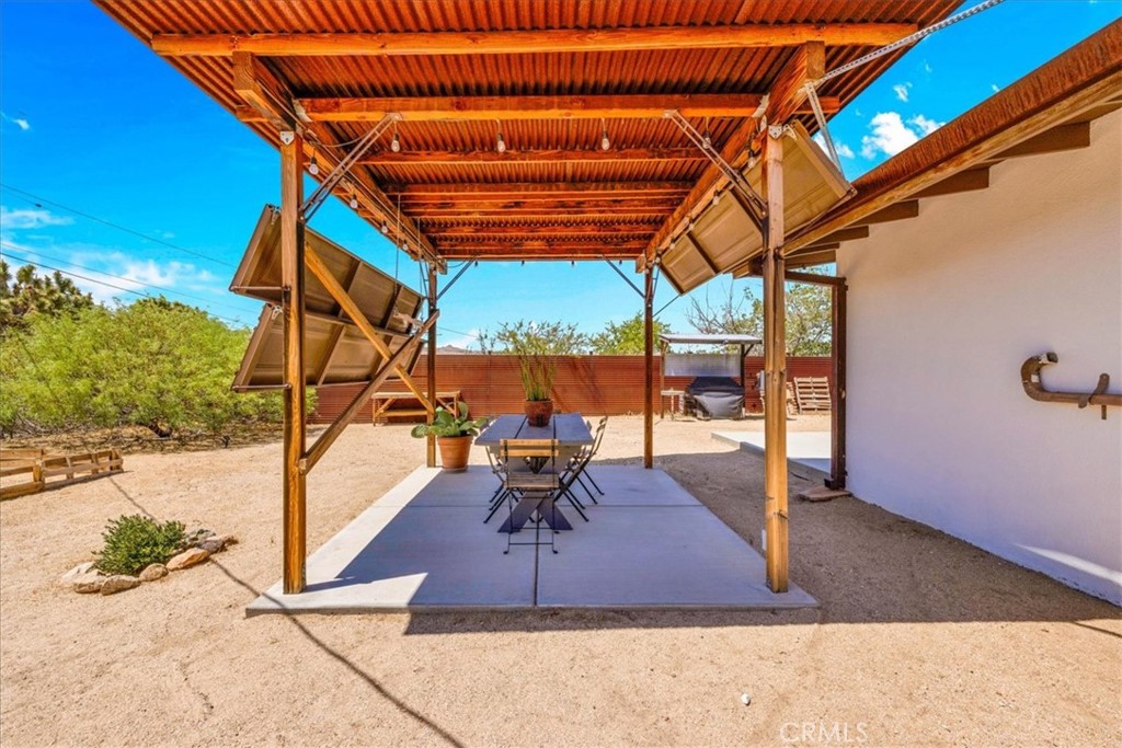 7638 Dumosa Avenue
