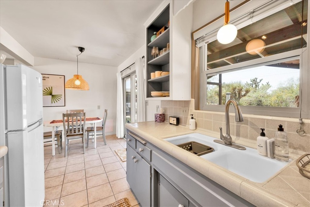 7638 Dumosa Avenue