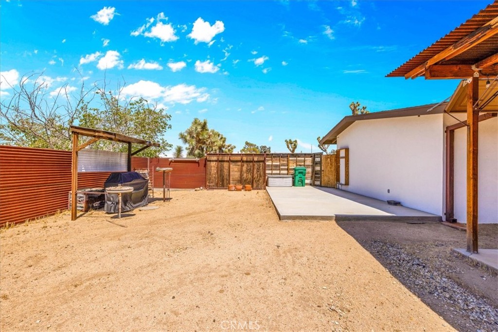 7638 Dumosa Avenue