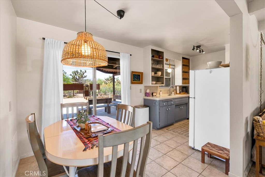 7638 Dumosa Avenue