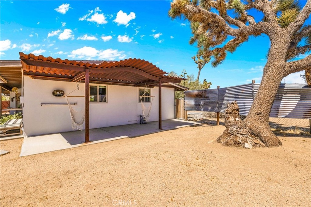 7638 Dumosa Avenue