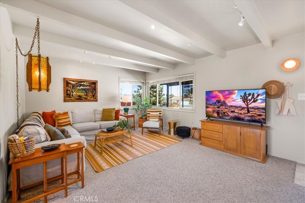 7638 Dumosa Avenue