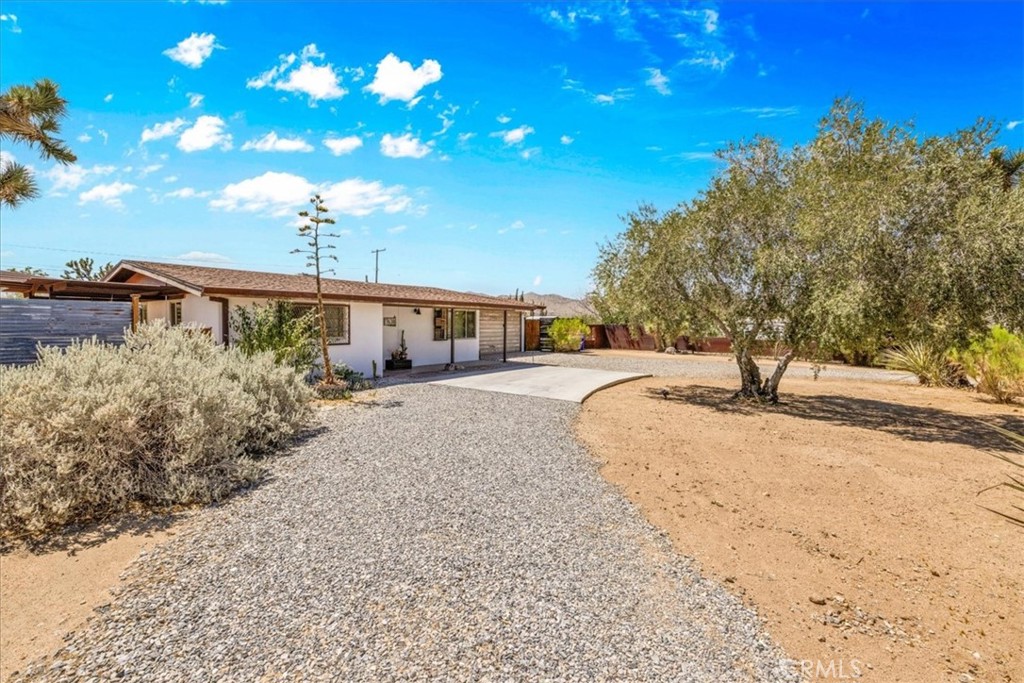 7638 Dumosa Avenue