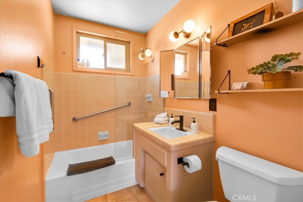 7638 Dumosa Avenue