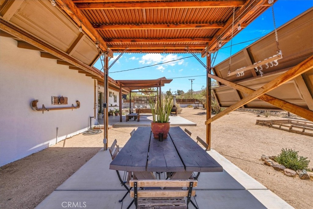 7638 Dumosa Avenue