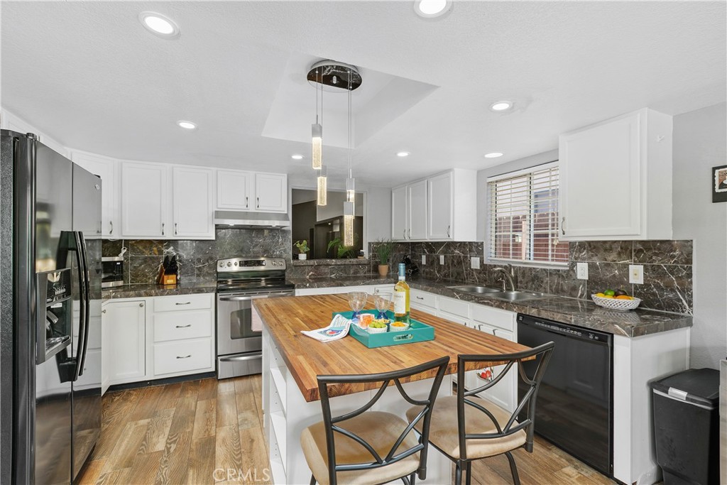 53070 Avenida Vallejo